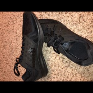 Black Nike Tennis Shoes
